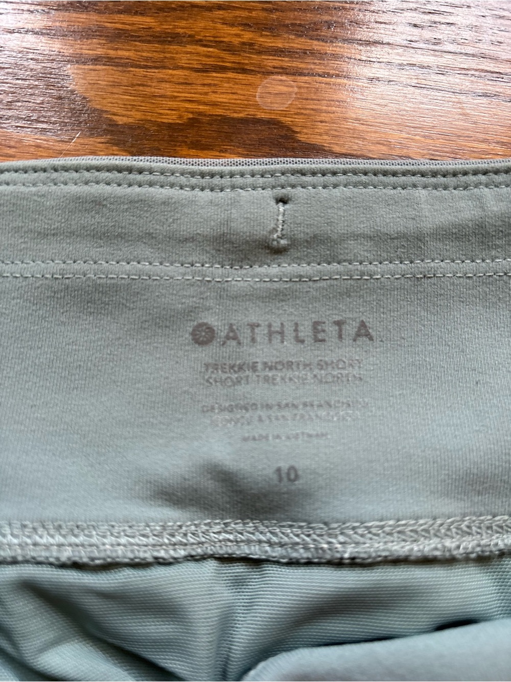 Athleta Trekkie North ethereal bloom shorts - Picture 4 of 4